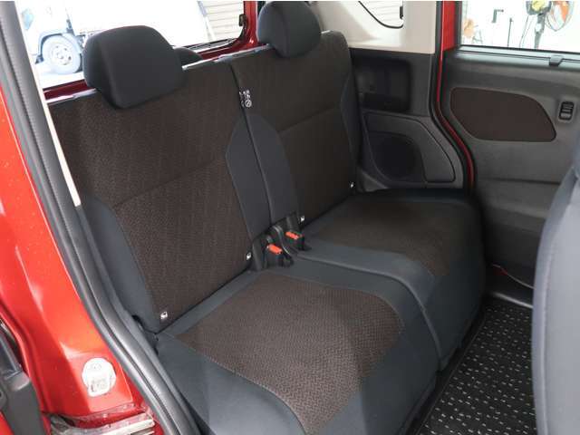 セカンドシートはスライド＆リクライニング可能