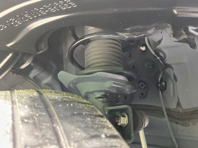 お車を安心してお乗りいただく為には、足回りの定期点検が欠かせません。サービスサポート（有償保証）では無料点検もご提供しており、安心のカーライフをお過ごしいただけるサポート体制が整っています。