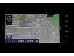 純正ナビを装備。初めての場所へのお出かけもナビがあると安心です。ハンズフリー通話に使えるBluetoothにも対応しています♪
