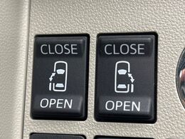 【両側パワースライドドア】スマートキーや運転席のスイッチで後席両側スライドドアの開閉が可能♪電動だから力を入れてドアを開ける必要が無く、小さなお子様でも簡単に開け閉めでき快適です♪