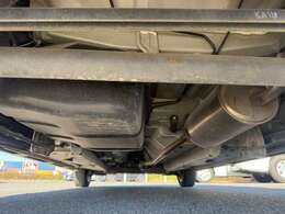 4ヶ月の消耗品も含む無料保証とオプションにて最長5年走行無制限の延長保証☆遠方のお客様はお近くのディーラーにて保証修理をお受けできます♪但し、現状販売車両は除きます。