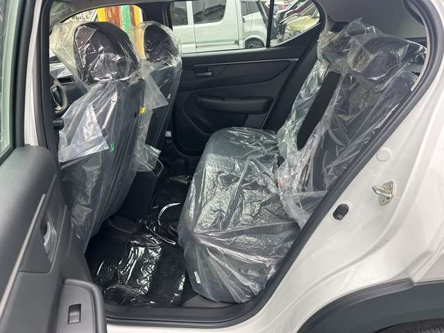 ★5年間新車保障★初度登録から5年間の新車保証が含まれています。長期間、安心してお乗り頂けます！保障費用は支払総額に含まれています！遠方のお客様は保証継承後、お近くのディーラーにて保証が受けられます！