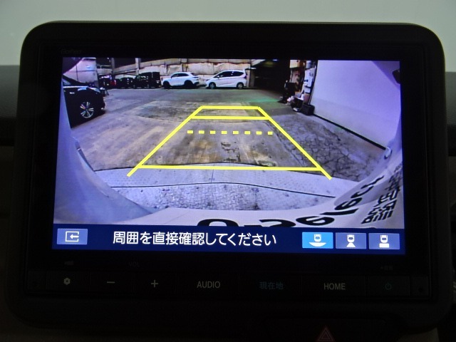 バックカメラの画像です。ガイドラインがスムースな車庫入れをサポートいたします！車庫入れの安心感がアップしますね☆