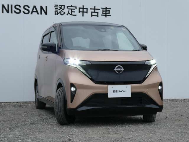 アダプティブLEDヘッドライト。フロントカメラで前方の状況を検知し対向車や先行車に眩しい思いをさせることなく必要なところだけを遠くまで照射します。