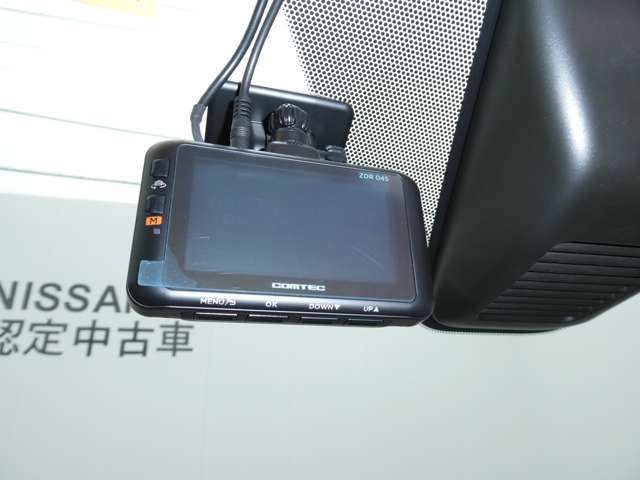 コムテック製ドライブレコーダー（ZDR-045）付きです。
