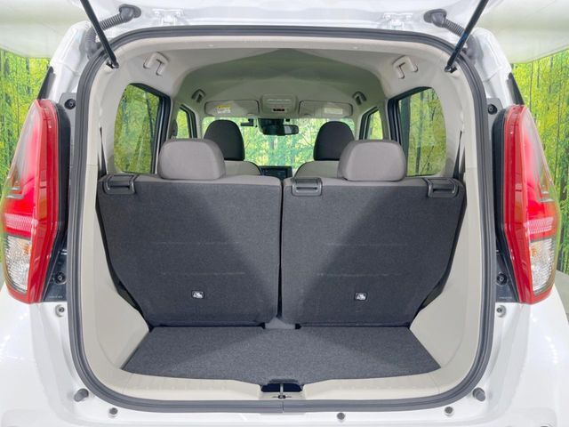 積み下ろしのしやすいデッキにはたっぷりと荷物を積み込んでいただけます。遊びから仕事まで、様々なシーンで頼れます♪