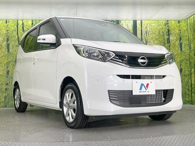 大好評のボディコーティング「弾スプラッシュコート」もご納車までに施工可能。通常のガラスコートと異なる、耐久年数6年の無機質ガラスコーティングが、ボディをキレイな状態に保ってくれます。