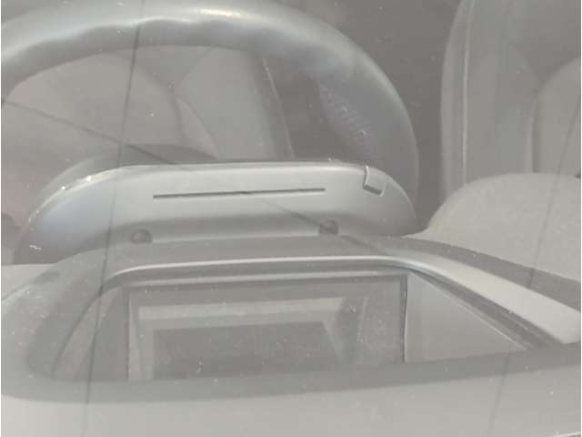 MINIはドアが分厚いです。衝突によりドアがつぶれてしまった場合にも外からいち早くドアを開けれるよう考えられています。数十秒の救出の遅れが命につながりかねない場合、こういった配慮が重要なポイントです。