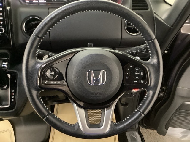 先進の安全装備がついています。詳しい装備内容、仕様等につきましてはスタッフにお問合せ下さい。