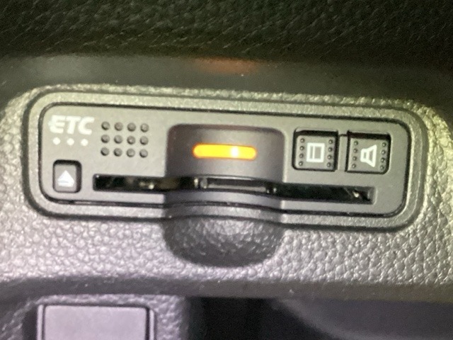 ビルトインタイプのETCで見た目もスッキリ。高速道路の利用にとても便利です。