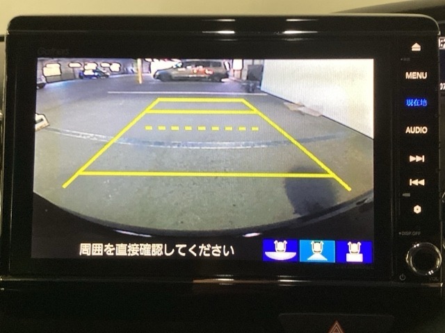 バックモニター付きで、車庫入れやバック時の後方確認をサポート。