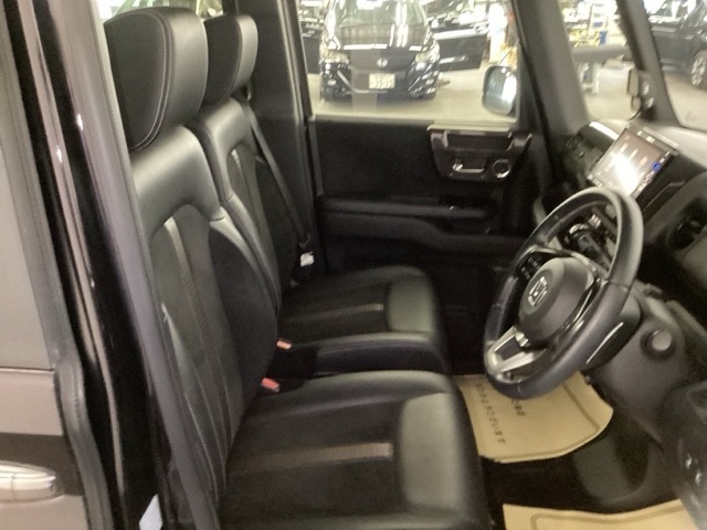 フィット性も良く、楽な運転姿勢を保てます。