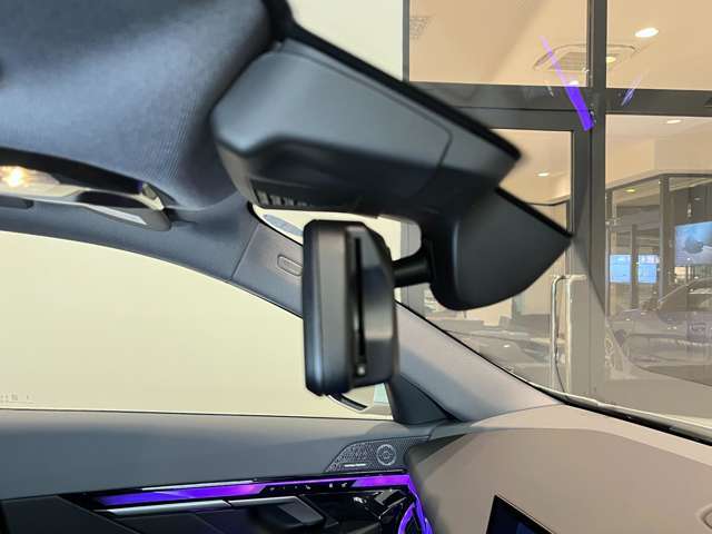 ルームミラー内蔵ETC車載器（自動防眩付）後続からの光が一定以上になると自動で眩しさを緩和します。
