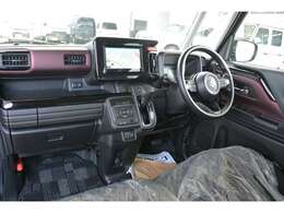 新車専門店カーズカフェの厳選8型大画面ナビ＆フルセグTV＆360度ドライブレコーダー＆バックカメラ＆ETC＆フロアマットを取付け済みでお渡しです！車両総額に全て込みですのでご予算も安心です！