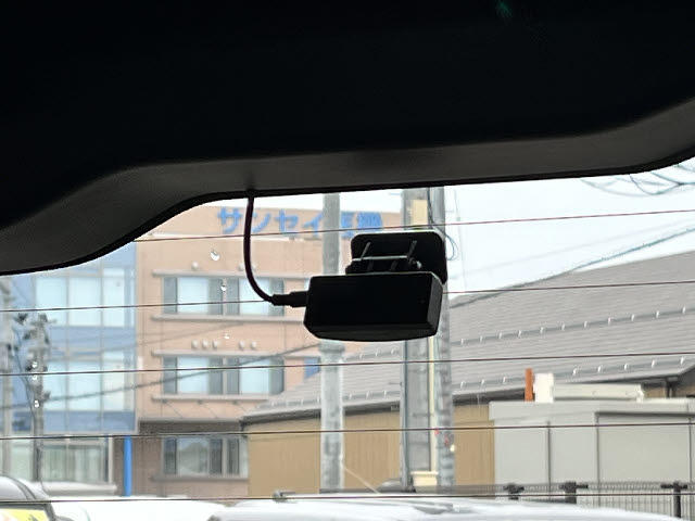 お好きな四桁の番号をナンバーに付けれるパックです。人気の番号（一桁やゾロ目）の場合、抽選となりますのでご注意ください。対象の番号に関しましては販売店にお問い合わせください。
