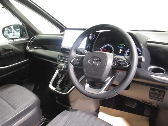 ご覧の車両以外にも多数のU-Carを展示販売しております。
