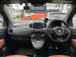 【内装 前列】目立つキズや汚れも無く、とてもキレイです！！(クリーニング＆除菌済み)※別途オゾン消臭もお取り扱いしておりますので是非ご相談下さい。