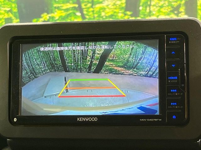 【バックカメラ】駐車時に後方がリアルタイム映像で確認できます。大型商業施設や立体駐車場での駐車時や、夜間のバック時に大活躍！運転スキルに関わらず、今や必須となった装備のひとつです！