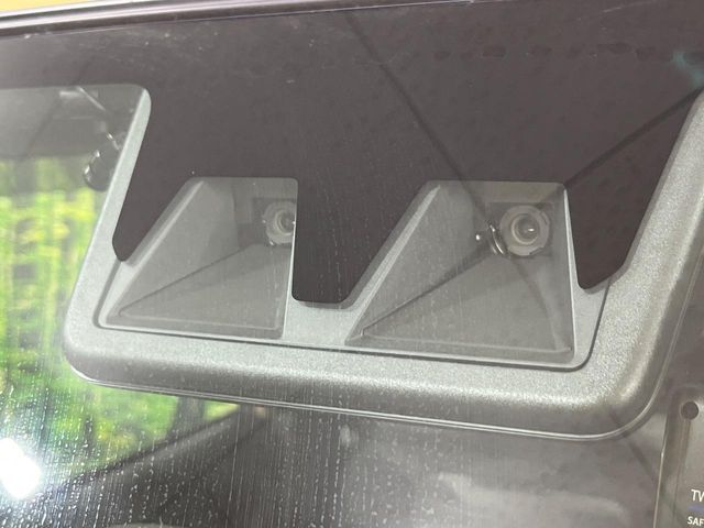 【スマートアシスト】走行中に前方の車両等を認識し、衝突しそうな時は警報とブレーキで衝突回避と被害軽減をアシスト。より安全にドライブをお楽しみいただけます。