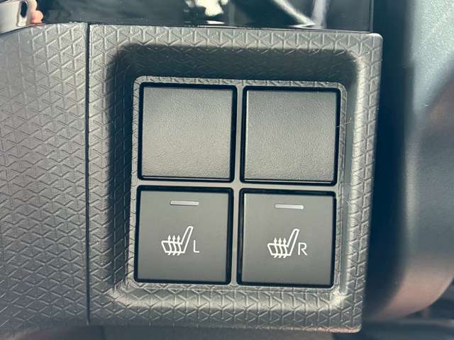 展示場も広々～！オールメーカー取り扱ってるので、色んな車の中からお気に入りの一台を見つけてください！