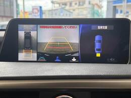 【パノラミックビューモニター】を装備しております。全周囲カメラで危険察知。狭い駐車場でも安心して駐車できますね。