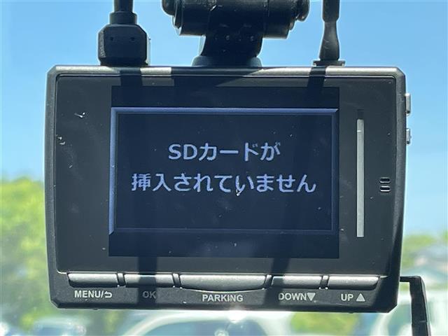 こちらオーディオ周りの写真になります。動作確認済みです。詳しい機能に関しましては装備欄を確認ください。車によっては多機能なナビなど、充実したオーディオがついている車両もあります。