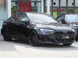 ダークAudi　rings＆ブラックスタイリングパッケージ