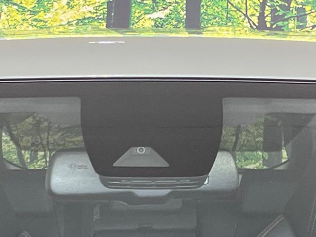 【トヨタセーフティセンス】走行中に前方の車両等を認識し、衝突しそうな時は警報とブレーキで衝突回避と被害軽減をアシスト。より安全にドライブをお楽しみいただけます。