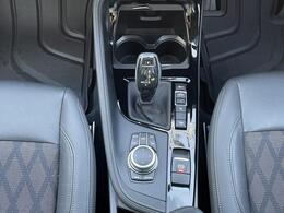 【シフトノブ】BMWの高性能オートマチックは、ATセレクトレバーを左側に倒すことで、通常の「D」から「S」（スポーツ）または「M」（マニュアル）へと切り替えが可能です。