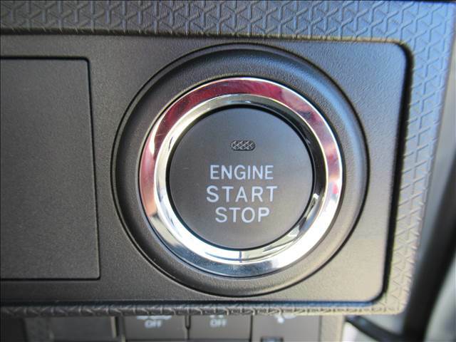 鍵を差して回す必要はありません。プッシュボタンを押してエンジン始動！