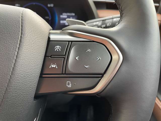 【運転席操作部】『運転席周辺の装備』の画像になります。快適なドライブを楽しむための機能が装備されています！運転席から触れるので使いやすいです！