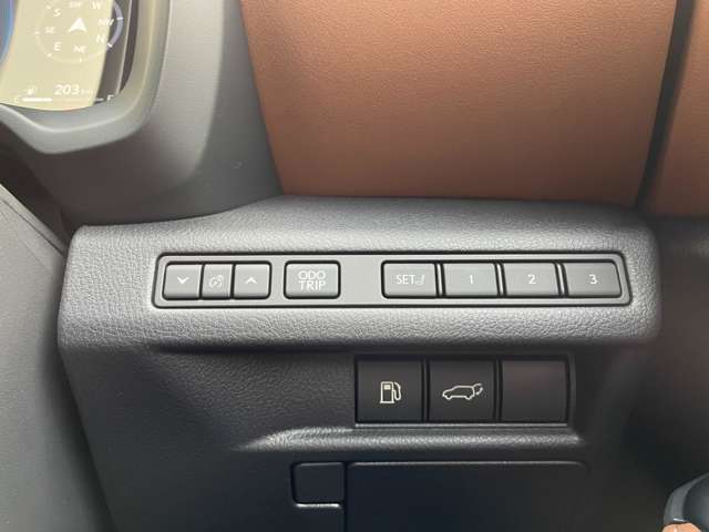 【運転席操作部】『運転席周辺の装備』の画像になります。快適なドライブを楽しむための機能が装備されています！運転席から触れるので使いやすいです！