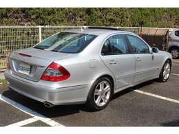 弊社在庫車をご覧頂きありがとうございます。W211型最終モデル2009年式メルセデスベンツE350アヴァンギャルド右ハンドルが入庫しました。詳しくは弊社ホームページもご覧くださいhttp://www.sunshine-m.co.jp