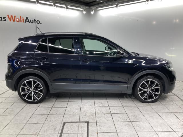 ●Volkswagenを知り尽くしたスペシャリストが隅々まで整備●各モデルの情報がインプットされた専用テスターで過去の細かな不具合を確認。モデルごとや部位ごとに専用スペシャルツールを用いて整備します。