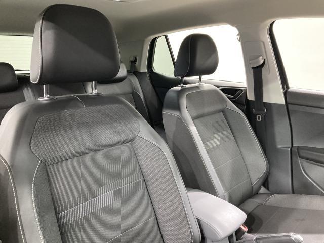 無段階調整の手動シートは衝突安全性を考え、リクライニングをダイヤル式にしております。正しい乗車姿勢によって運転のしやすさと、万が一の際に乗員保護能力を最大限に高めます。