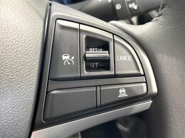 【アダプティブクルーズコントロール】高速道路での長距離走行が楽に！！自動で速度を保つクルーズコントロールが、衝突軽減システムと連携し、前方の車両を感知して車間を保つように速度調節してくれます！！