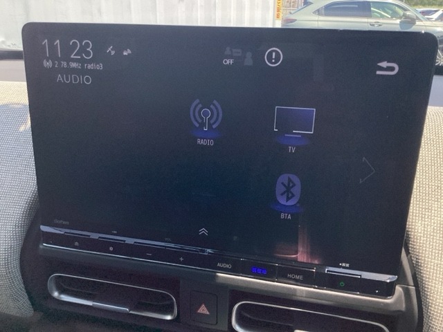 純正11.4インチナビです。フルセグTV・DVD再生可能！Bluetoothでお好きな音楽お聞きいただけます。