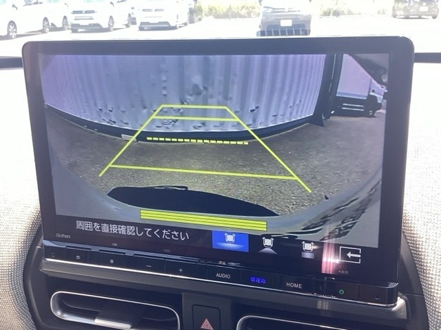 バックカメラも装備しております。車庫入れの苦手なお客様も安心！重宝してくれます！