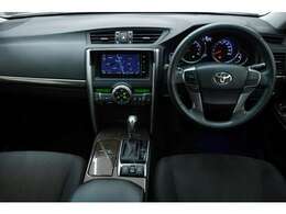 年式を感じさせない無い内装で御座います！マークxならではなシンプルな内装に仕上がっております！！