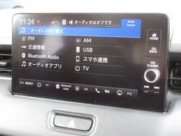 ナビゲーションはホンダコネクトディスプレイを装着しております。AM、FM、Bluetooth、フルセグTVがご使用いただけます。初めて訪れた場所でも道に迷わず安心ですね！