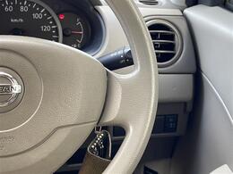 こちらはハンドルの写真です。中古車なので、若干の使用感はありますが、破損、不具合等はありません。弊社はユーザー様から買取した車両を、一台一台チェックして問題のない車両を掲載しております。ご安心ください