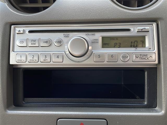 こちら運転席周りの操作部分の写真になります。各部しっかり動作の確認をしておりますので、ご安心だくさい。また、第三者機関の鑑 定書もありますので、そちらも併せて、ご確認いただければ幸いです！