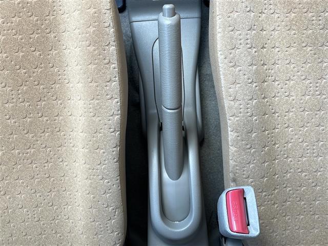 こちら付属品の写真です。写真に載っているものが全てです。ご不明な点があれば何なりとお問合わせください。担当のスタッフがお客様のご不安に対応させていただきます。中古車は一物一価なので、早い者勝ちです。