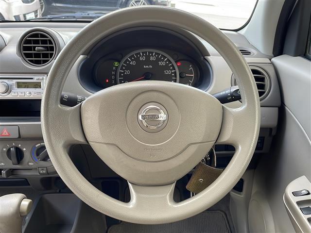 こちらはハンドルの写真です。中古車なので、若干の使用感はありますが、破損、不具合等はありません。弊社はユーザー様から買取した車両を、一台一台チェックして問題のない車両を掲載しております。ご安心ください