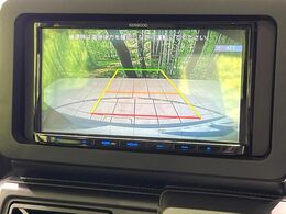 【バックカメラ】駐車時に後方がリアルタイム映像で確認できます。大型商業施設や立体駐車場での駐車時や、夜間のバック時に大活躍！運転スキルに関わらず、今や必須となった装備のひとつです！