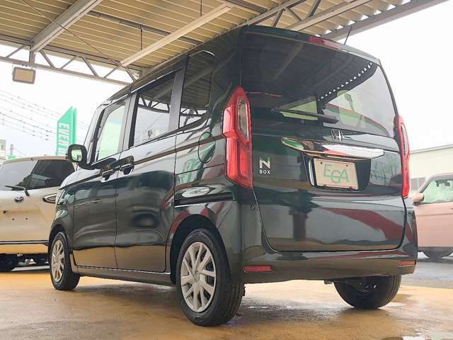 CVT車です。エンジン回転数と車速の関係を自由に設定できることから、エンジン出力を非常に効率よく活用でき、従来のATやMTにあった変速ショックを皆無にでき燃費面でも大きなメリットです！