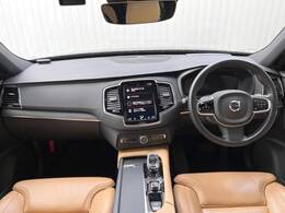 XC90B6　AWD　インスクリプションが入庫しました！harman/kardonオーディオやシートベンチレーションなどドライブを快適に過ごしていただける機能や装備が搭載！その他安全機能も搭載！