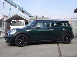 グリーン×シルバーの落ち着いたカラーのクラブマン