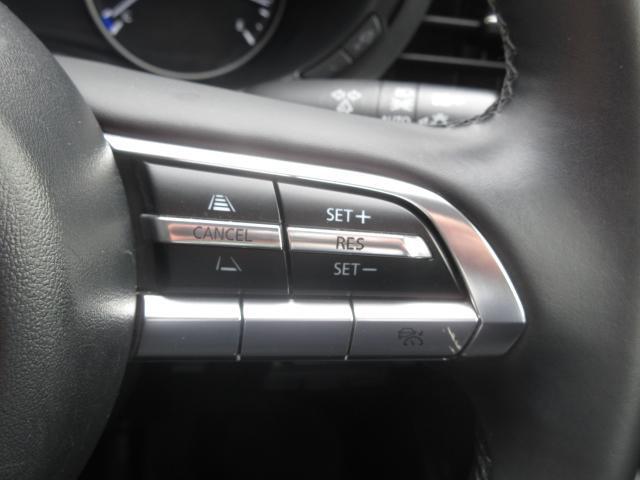 前走車両の速度に合せて、自車の速度を調整できる「MRCC（マツダレーダークルーズコントロール）」を装備しています。