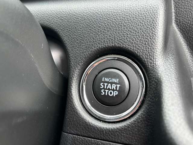ボタン1つでエンジンを始動【キーレスプッシュスタート】！